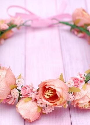 Об*ємний вінок віночок з квітами персиково-рожевий2 фото