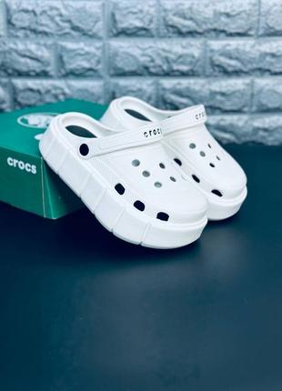 Крокс жіночі білі на високій підошві crocs шльопанці сабо жіночі