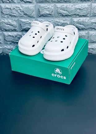 Крокс жіночі білі на високій підошві crocs шльопанці сабо жіночі5 фото