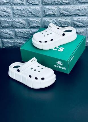 Крокс жіночі білі на високій підошві crocs шльопанці сабо жіночі4 фото