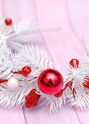Обруч ободок новогодний с веточками елки бело-красный3 фото