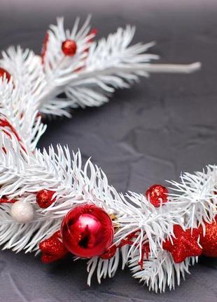 Обруч ободок новорічний з гілочками ялинки біло-червоний5 фото