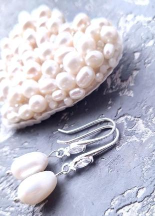 Комплект брошка та сережки з натуральних перлів та кристалів серце1 фото