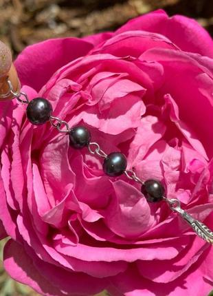 Асиметричні срібні сережки з чорними перлами ′перо жар-птиці′3 фото