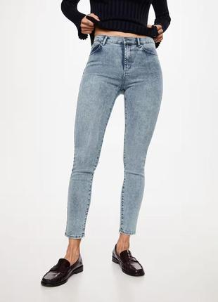 Нові жіночі джинси від mango