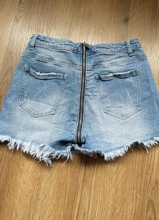 Джинсовые шорты светлый джинс с необработанными краями сзади замок молния размер м2 фото