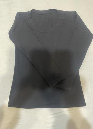 Топ  - футболка чорна з довгими рукавами, з круглим вирізом.3 фото