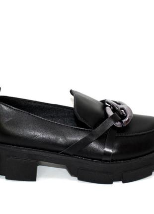 Жіночі туфлі шкіряні лофери на тракторній підошві чорний5 фото