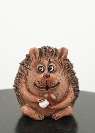 Фигурка в виде ежа hedgehog figurine еж с грибом2 фото