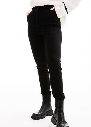 Трикотажные женские брюки лосины прилегающие черные