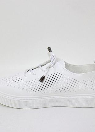 Білі жіночі перфоровані кросівки із еко-шкіри білий6 фото
