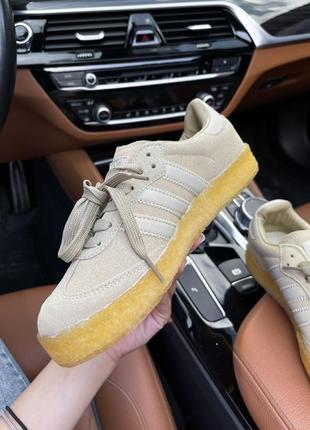 Кросівки жіночі / чоловічі бежеві adidas clarks 8th street samba by ronnie fieg savannah6 фото