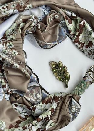 Дизайнерский шелковый платок "песочная жемчужина,, с камнем амазонит2 фото