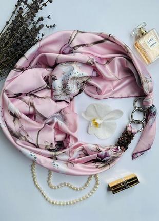 Дизайнерский шелковый платок "розовая магнолия,, с камнем родонит