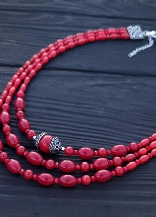 Натуральные кораллы и серебро бусы трехрядные "вышиваночка"