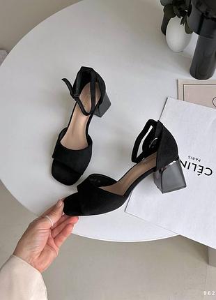 Жіночі чорні босоніжки