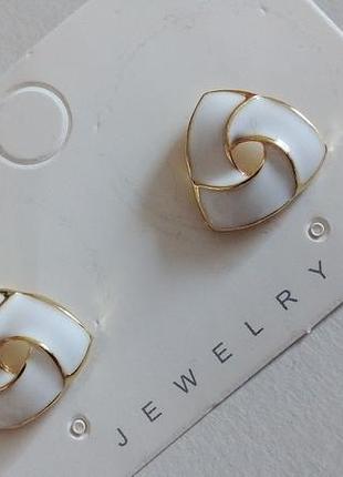 Сережки гвоздики білі з емаллю трикветр