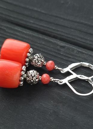 Сережки з натуральними коралами кольору лосось