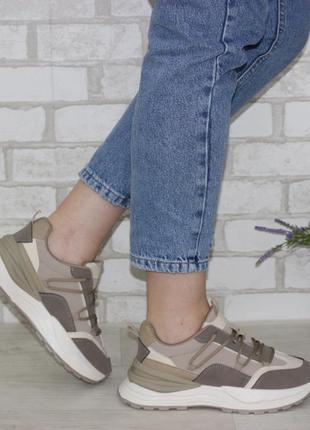 Комфортні жіночі хітові кросівки на підошві з протектором коричневий2 фото