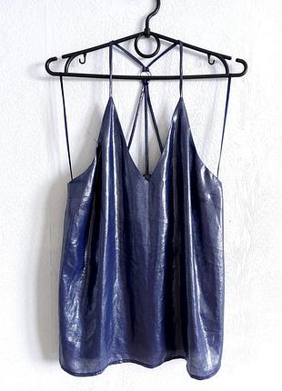 Красива майка на тонких бретелях