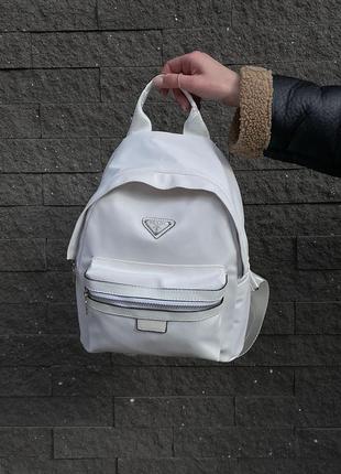 Рюкзак женский в стиле prada re-nylon small backpack white6 фото