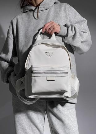 Рюкзак женский в стиле prada re-nylon small backpack white1 фото