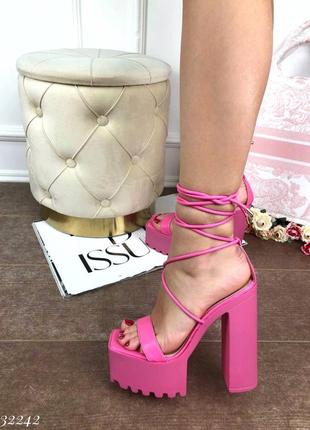▪️женские босоножки barbie барби розовые на высоких каблуках каблуке высокая танкетка платформа подошва переплет на завязках шнурках шнуровка туфли3 фото
