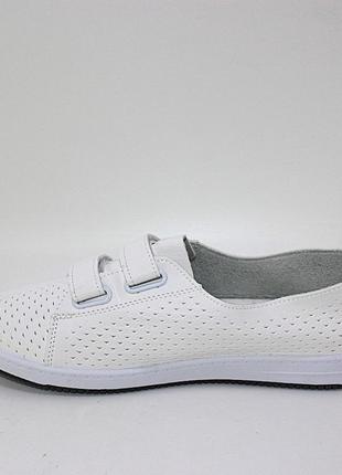 Білі жіночі літні кеди-кросівки з перфорацією на двох липучках білий4 фото