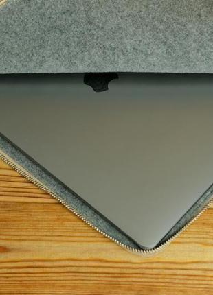 Чехол для macbook с войлочной подкладкой на молнии, матовая кожа grand, цвет бежевый3 фото