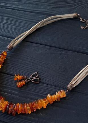 Стильне намисто та сережки з натурального бурштину