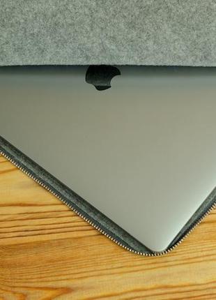 Чохол для macbook з повстяною підкладкою на блискавці, матова шкіра grand, колір сірий3 фото