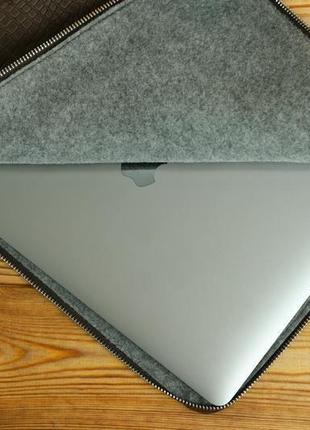 Чохол для macbook з повстяною підкладкою на блискавці, вінтажна шкіра відбиток №1, колір шоколад3 фото