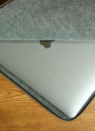 Чохол для macbook з повстяною підкладкою на блискавці, шкіра пуллап віібиток №2, колір коньяк3 фото
