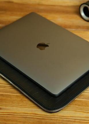 Чохол для macbook з повстяною підкладкою на блискавці,шкіра італійський краст відбиток №2,колір чорн5 фото