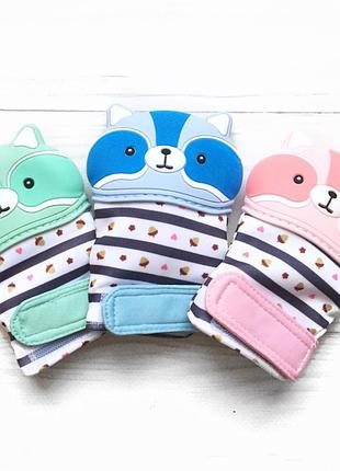 Шуршащая перчаточка для малышей с силиеоновым грызунком