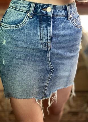 Базовая джинсовая мини юбка с необработанным краем с юбкой потертостями only