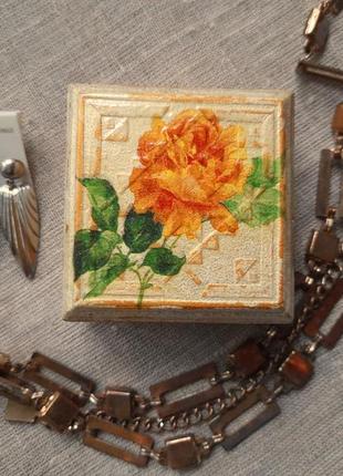 Шкатулка выполнена в технике декупаж и шебби-шик для мелочей