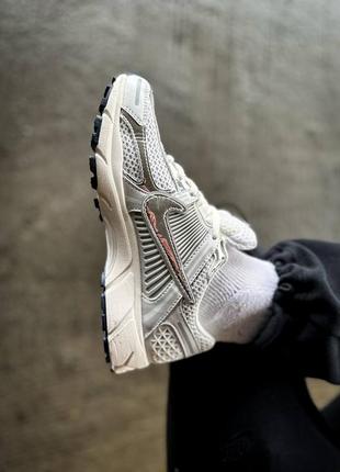 Чоловічі кросівки nike air zoom vomero 5 'photon dust metallic silver'7 фото