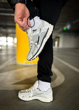 Чоловічі кросівки nike air zoom vomero 5 'photon dust metallic silver'2 фото