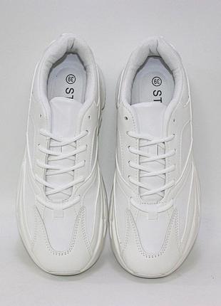 Білі жіночі кросівки на об'ємній підошві білий5 фото