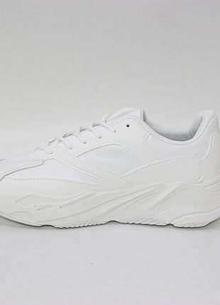 Білі жіночі кросівки на об'ємній підошві білий7 фото