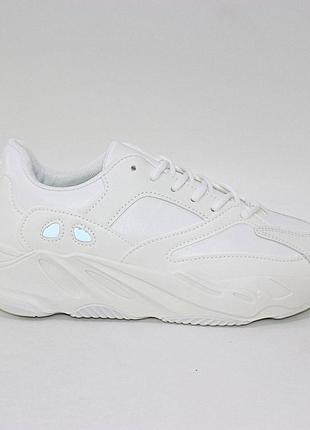 Білі жіночі кросівки на об'ємній підошві білий8 фото