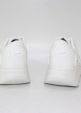 Білі жіночі кросівки на об'ємній підошві білий9 фото