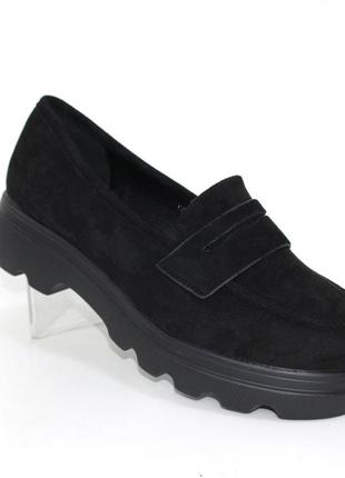 Жіночі замшеві туфлі на масивній підошві чорний
