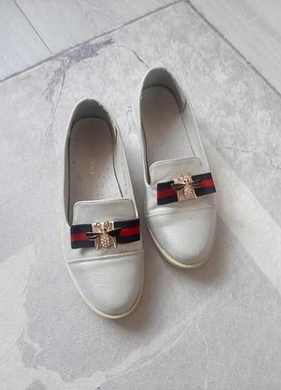 Туфельки для дівчинки