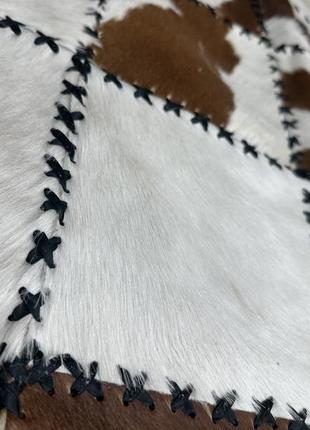 Дизайнерський килим зі шматків шкіри корови4 фото