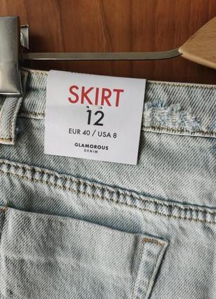Женская джинсовая мини-юбка бренда glamorous.4 фото