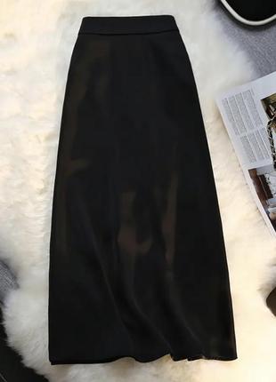Атласная юбка-миди черного цвета