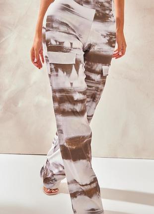 Женские серые хаки стрейчевые брюки брюки карго прямые с абстрактным принтом plt2 фото