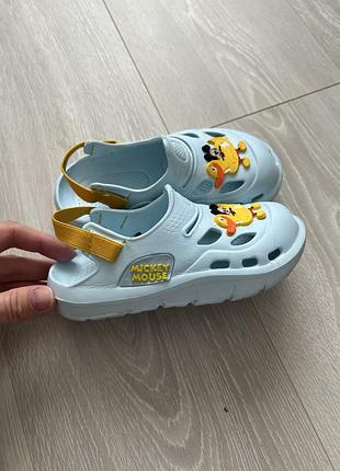 Резиновые сандалии